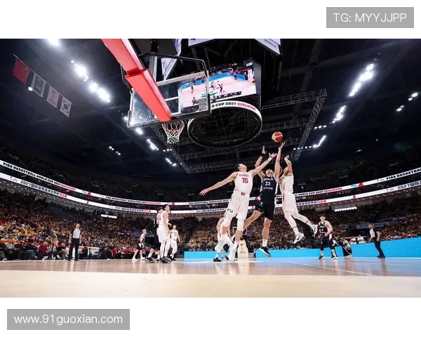 ✅体育直播🏆世界杯直播🏀NBA直播⚽大熊猫“宝力”“青宝”赴美第一周 开心玩起新玩具sports